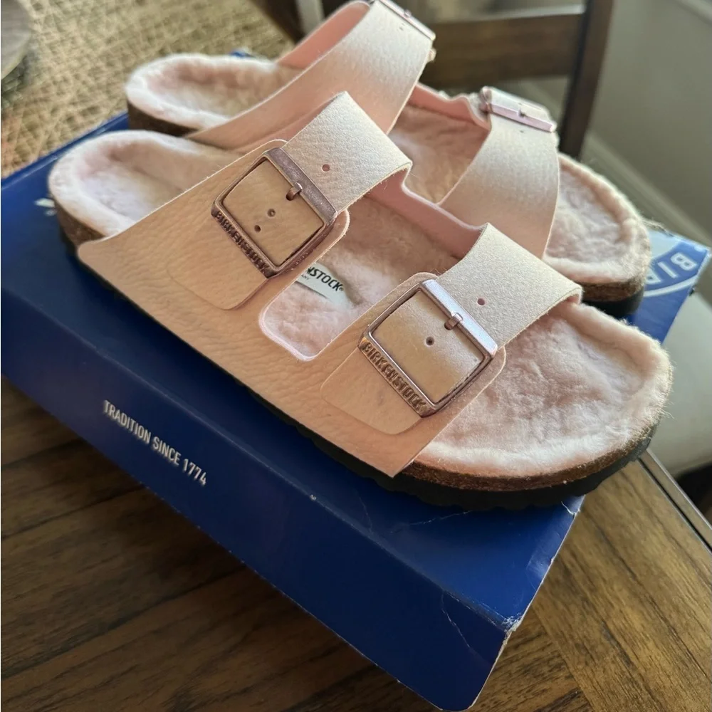 Birkenstock Shearling Arizona Sandals 💗 - Picture 5 of 14